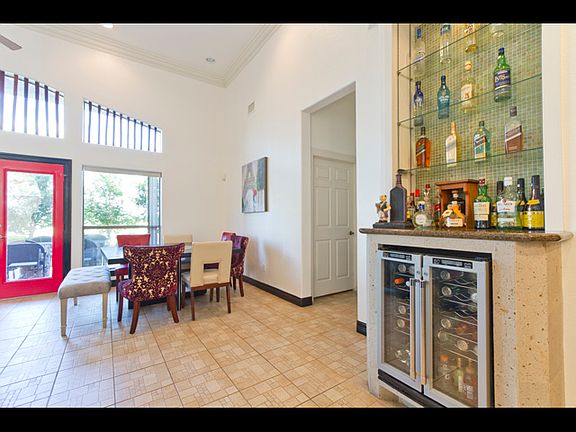 3rd image of 209 San Saba St