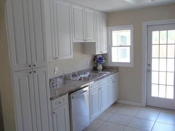 3rd image of 3117 W Napoleon Ave