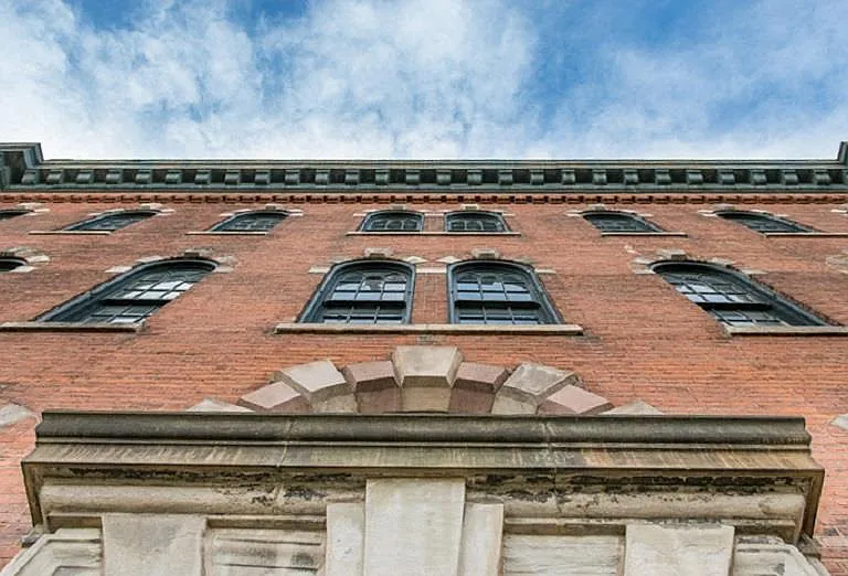 300 Alexander Apartments — Photo 1