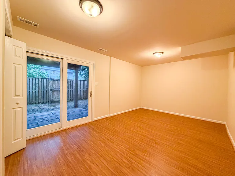 2407 Vineyard Ln — Photo 22