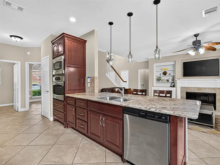 1719 Cantigny Ln — Photo 13