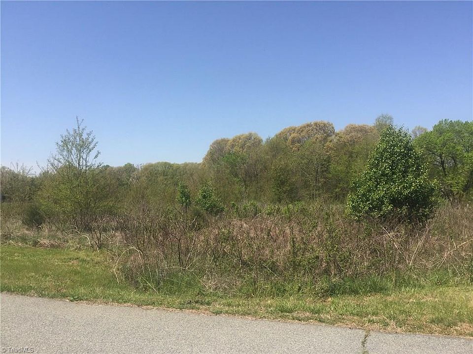 1st image of 374 Carriage Trace Ln