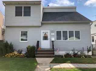 7 Polk St, Freeport, NY 11520