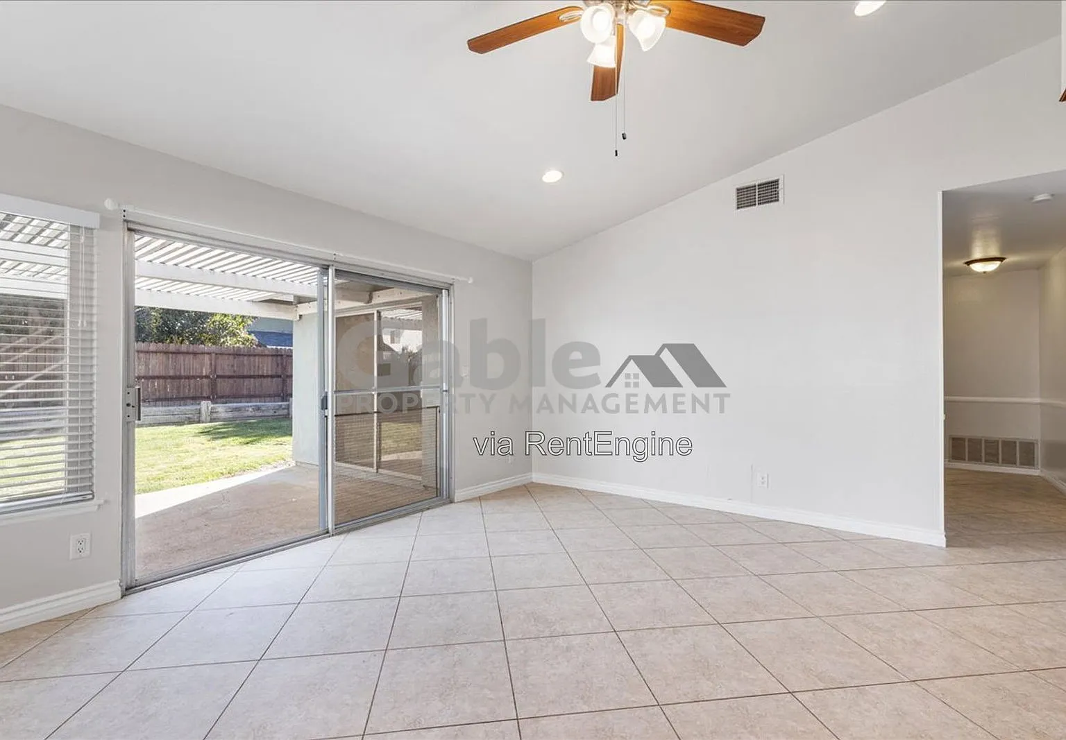 3 bed, 2.0 bath, 1384 sqft, $3,625 — Photo 4