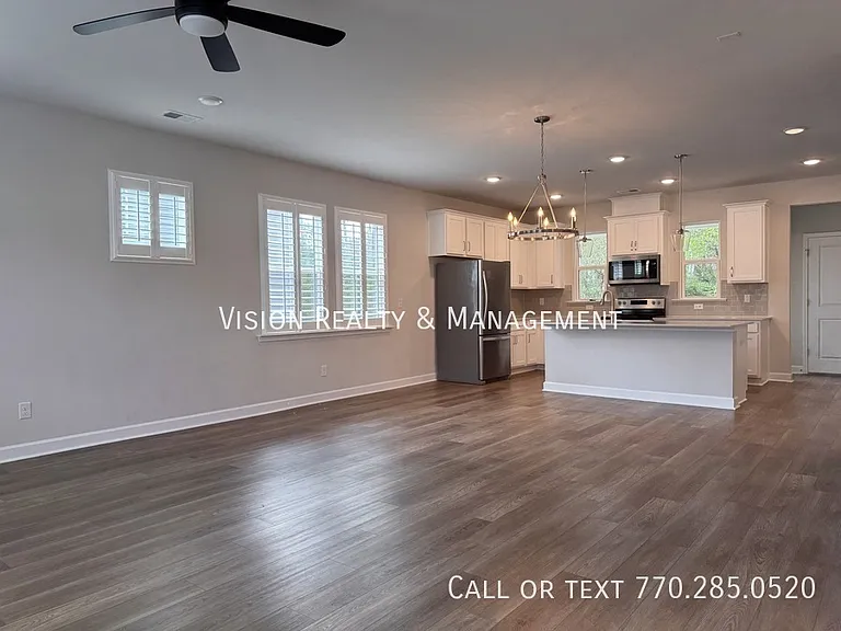 141 Winding River Dr — Photo 31