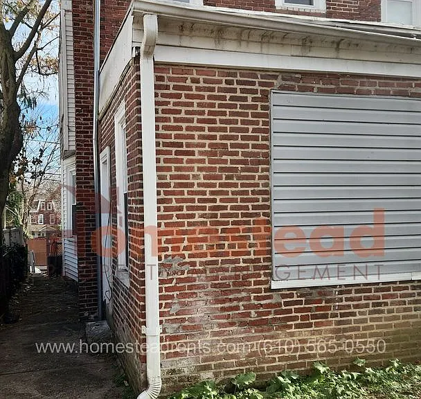 310 Moore St — Photo 4