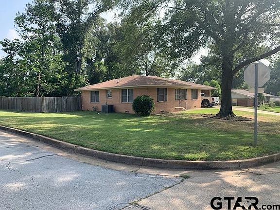 2nd image of 2825 Tanglewood Dr