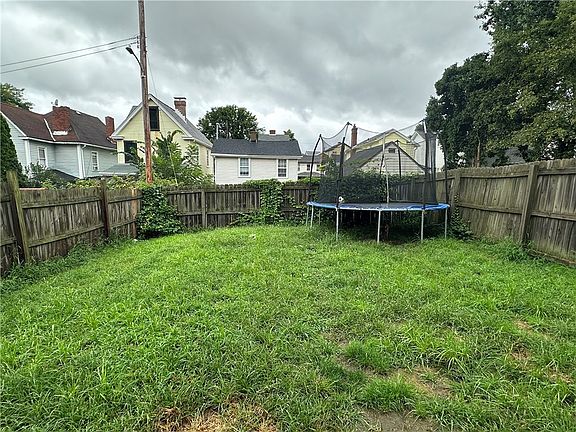 4th image of 469 Center Ave