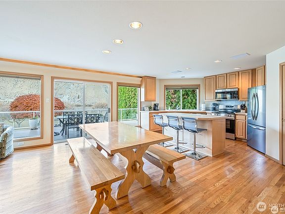 5th image of 345 Lakefront Drive