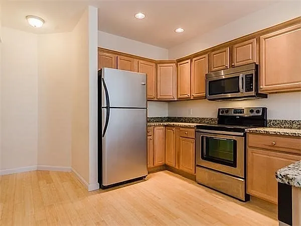 137 W 9th St #1 — Photo 2