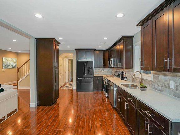 5th image of 49 Joseph Pl