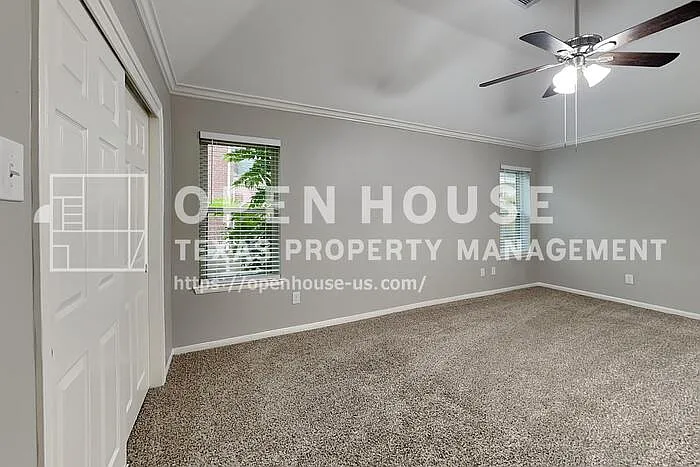 719 Fernglade Dr — Photo 9