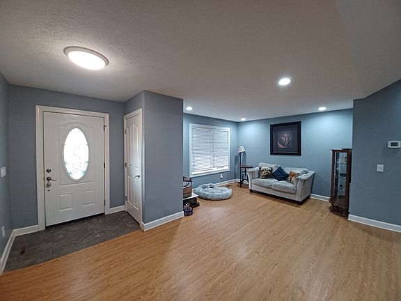 5th image of 664 Hickory Grove Rd