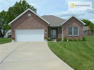 1124 SW Hoke Ct, Lees Summit, MO 64081