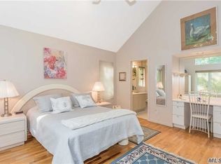 24 Bergen Ave, Hampton Bays, NY 11946