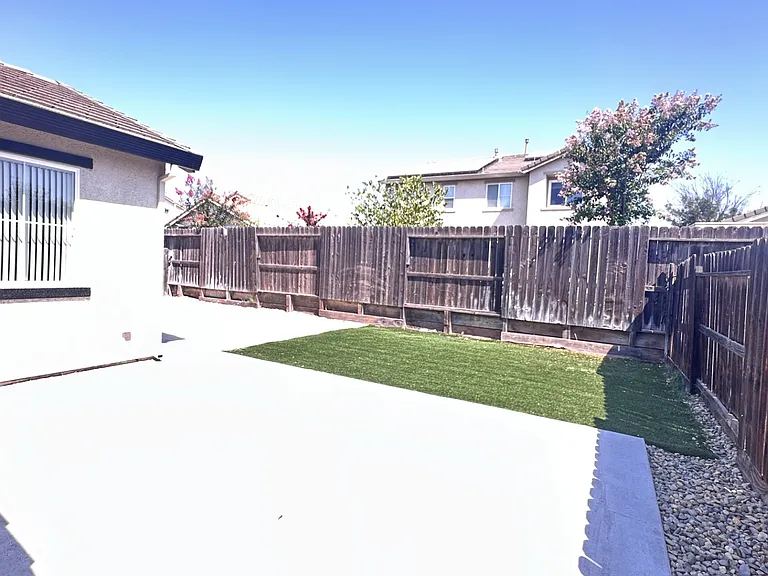 1465 La Sierra St — Photo 10