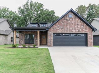 910 Summit Ridge Dr, Paragould, AR 72450