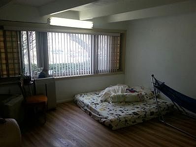 2nd image of 1922 W Hood Ave APT 1C
