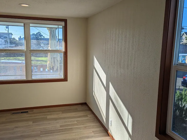 2136 NW Jetty Ave — Photo 16