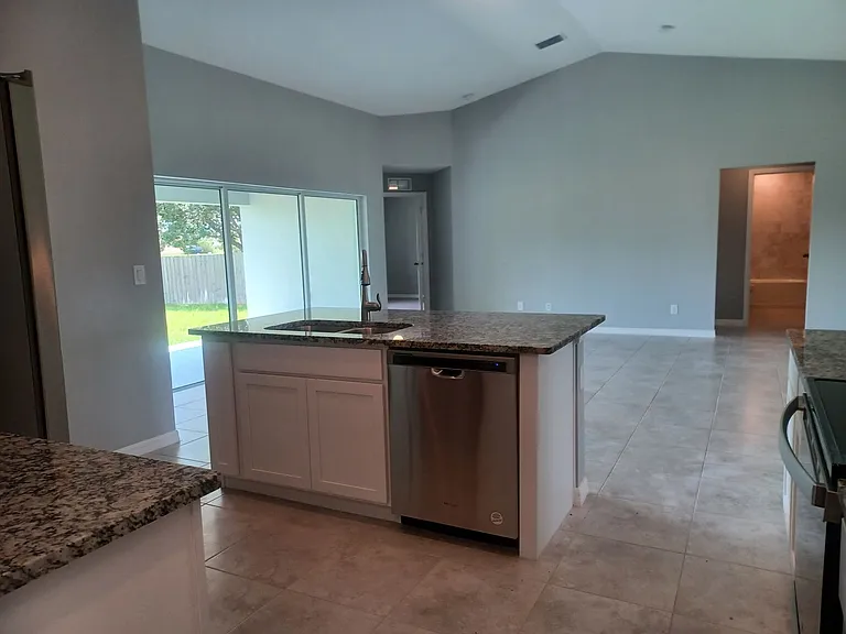 417 SW 26th Ave — Photo 11