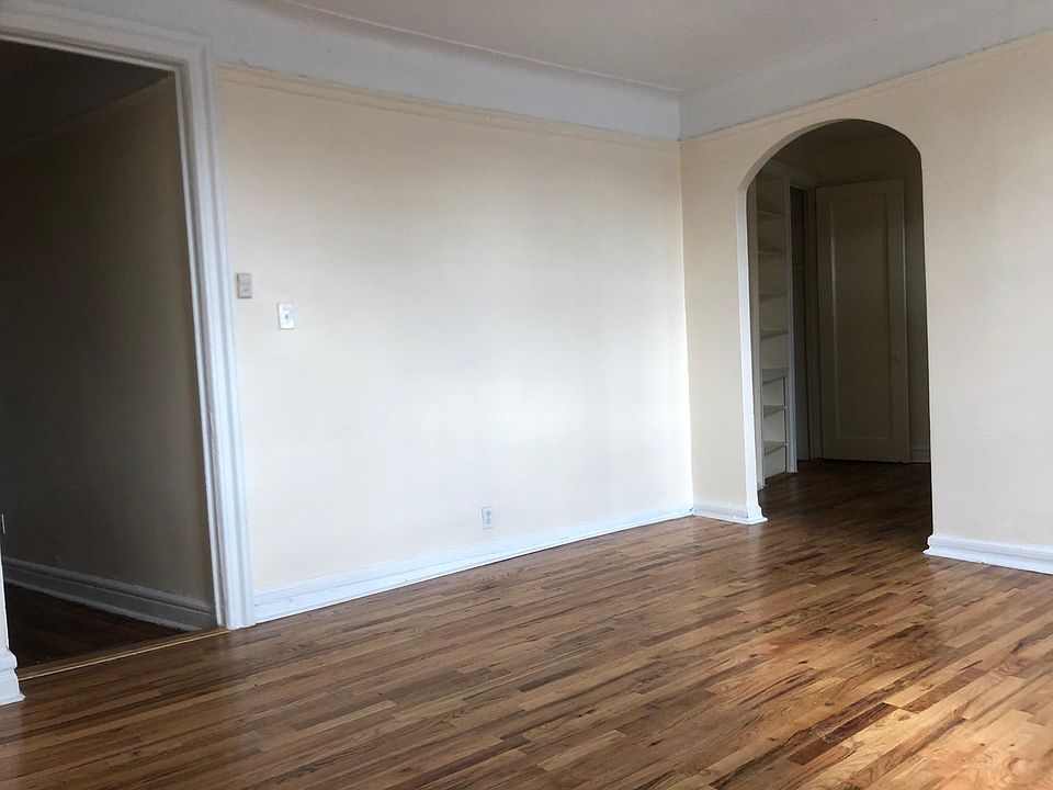 1st image of 2760 Claflin Ave
