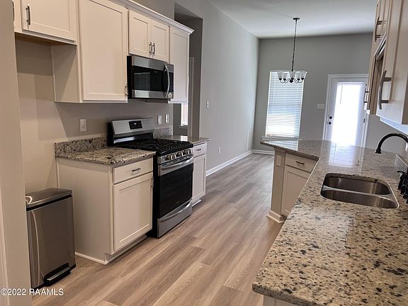 3rd image of 304 Tall Meadows Ln