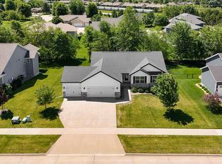 990 Pheasant Ln, North Liberty, IA 52317