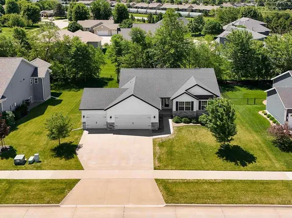 990 Pheasant Ln, North Liberty, IA 52317