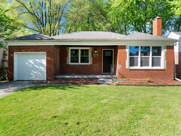 20910 Van Antwerp St, Harper Woods, MI 48225
