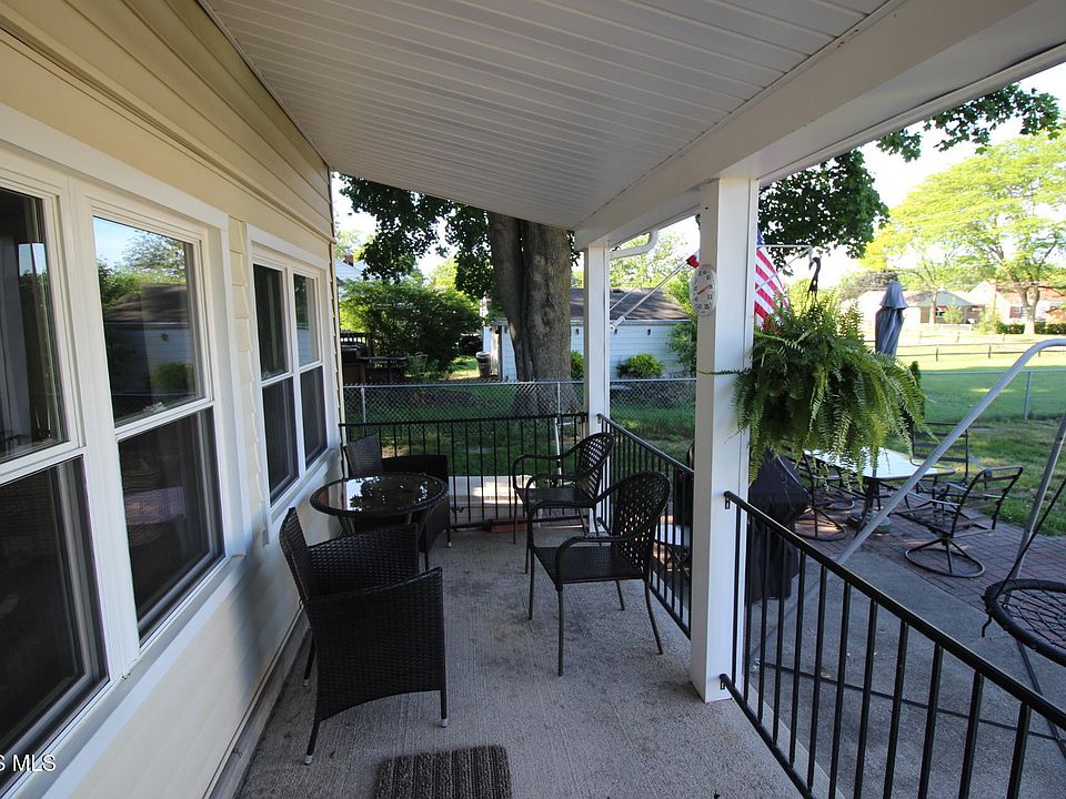 2nd image of 5824 Adelaide Dr