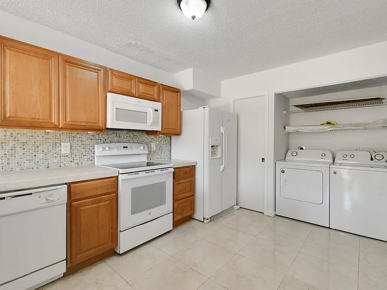 324 Maplecrest Cir — Photo 12