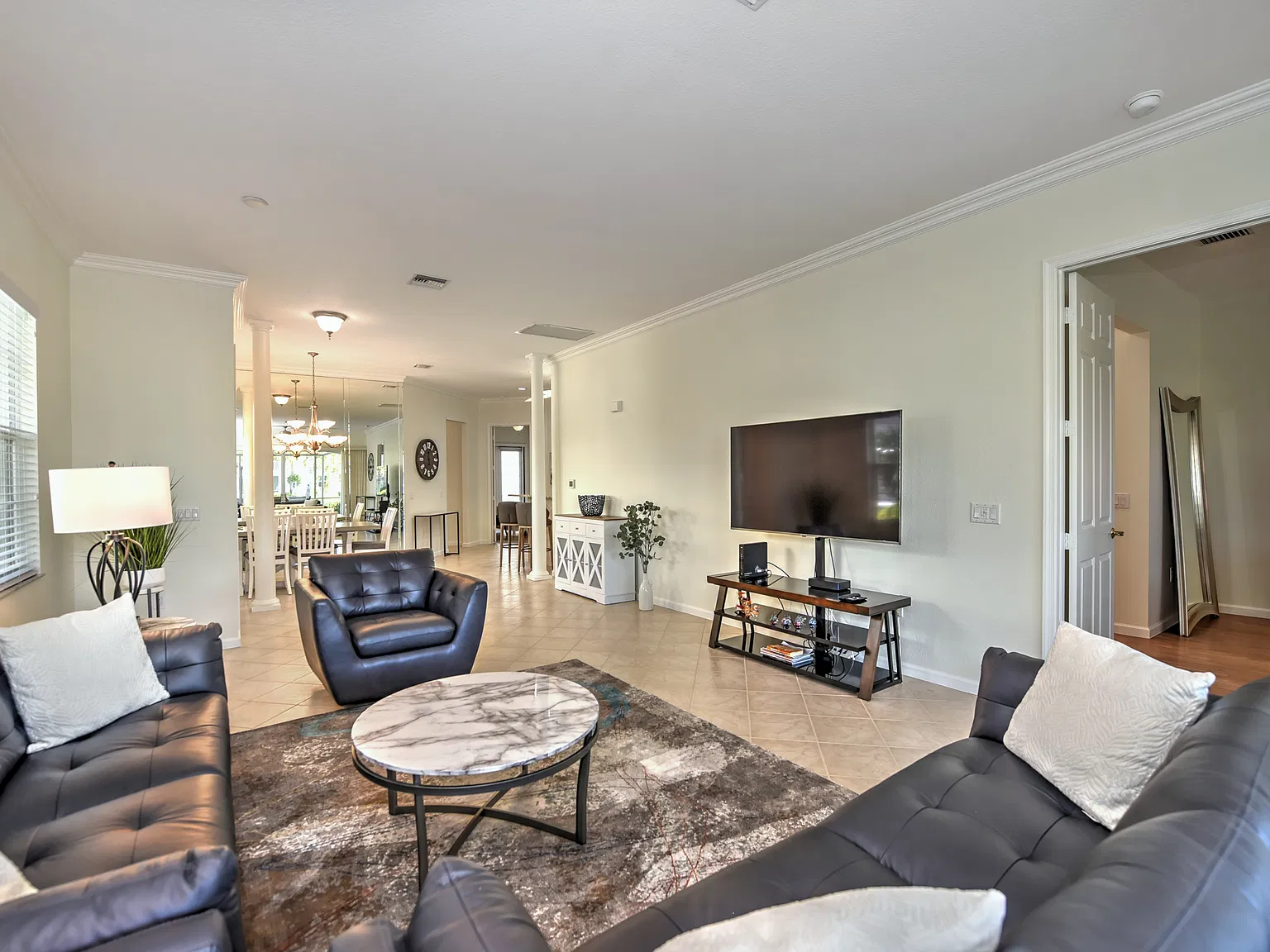 3 bed, 1913 sqft, $7,500 — Photo 3
