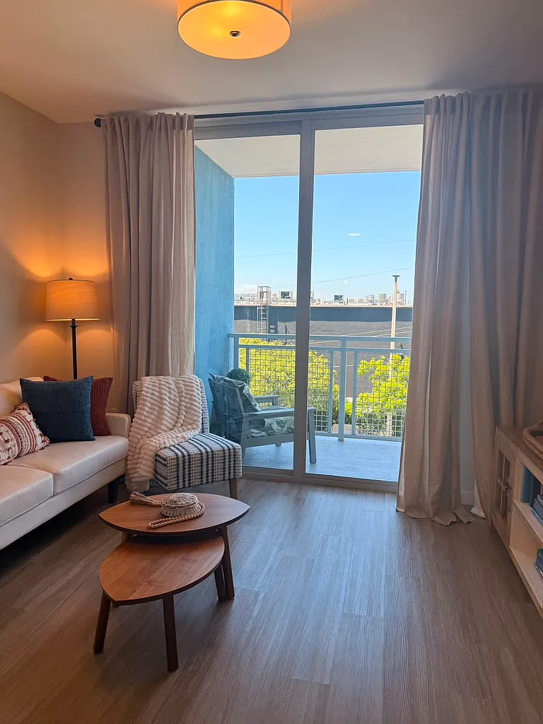 2 bed, 915 sqft, $2,599 — Photo 3