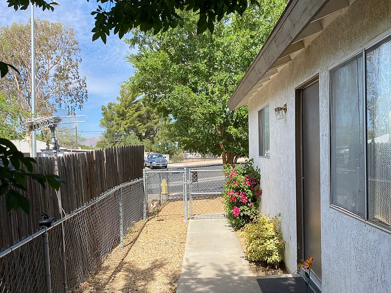 619 Avenue K — Photo 5