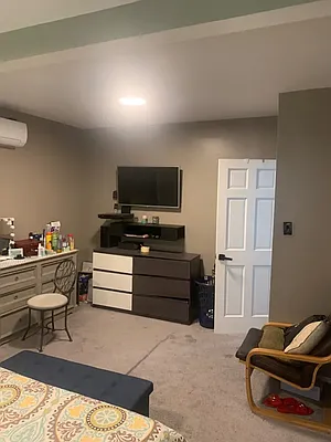 Sold by David W Realty Inc | media 9