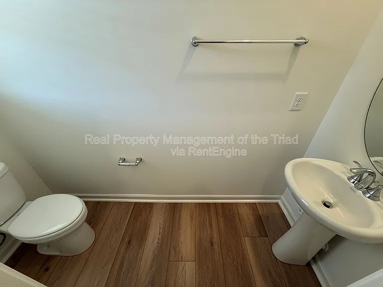 112 Parker Ln — Photo 5