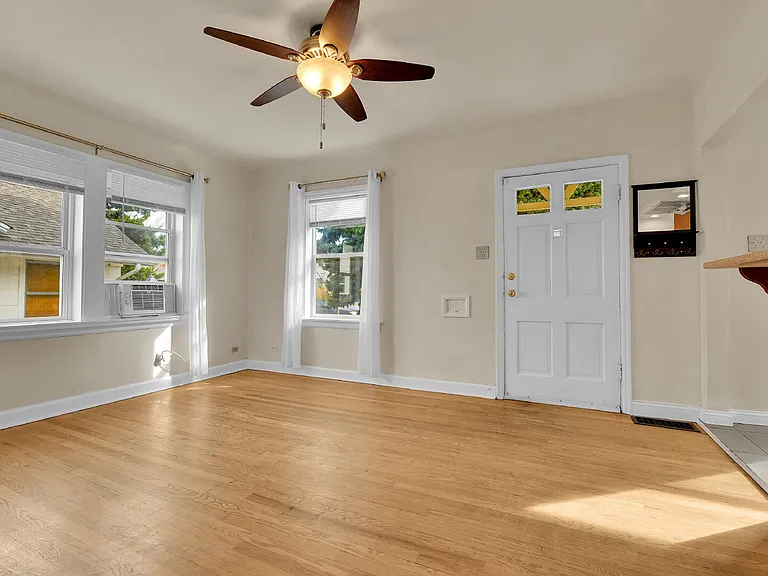2245 S Franklin St — Photo 10