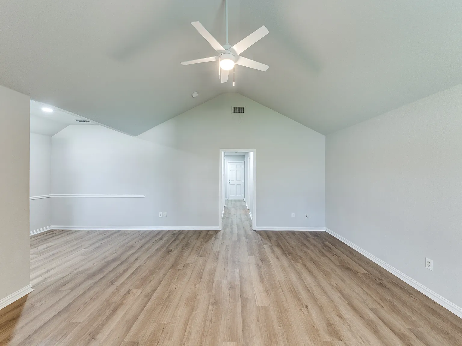 2 bed, 1148 sqft, $1,725 — Photo 2