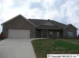 132 Meadowridge Dr, Hazel Green, AL 35750