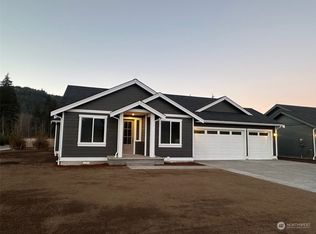 7230 Peaceful Valley Dr, Maple Falls, WA 98266