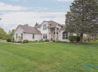 26494 Laurel Ln, Perrysburg, OH 43551