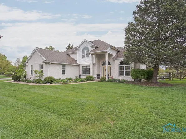 26494 Laurel Ln, Perrysburg, OH 43551