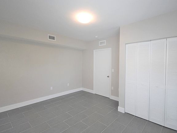 5th image of 1007 Bay Dr #Corner