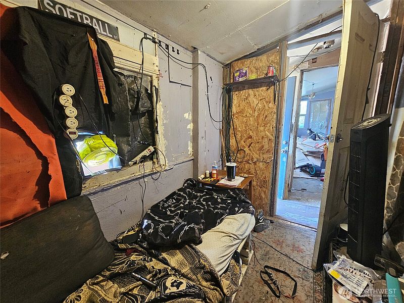 4th image of 531 Columbia Street