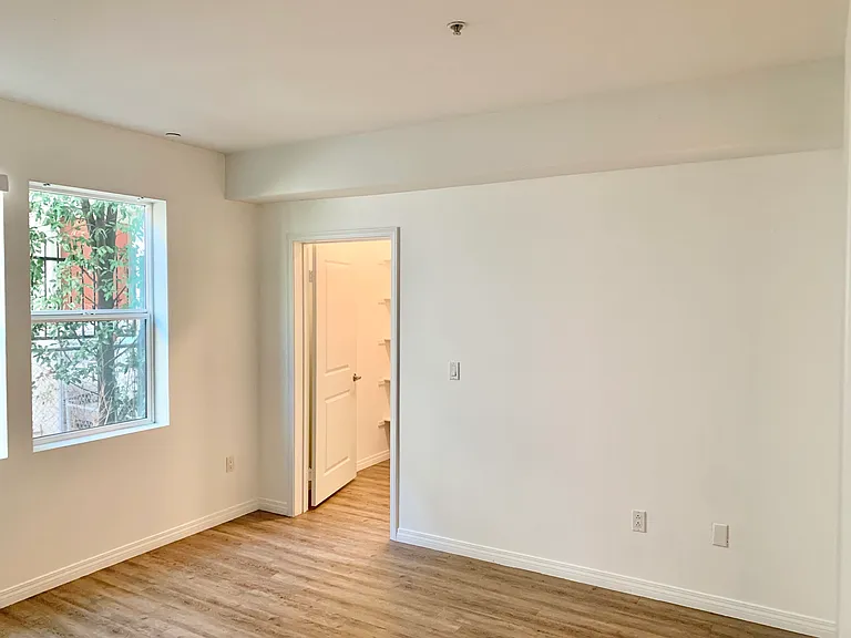 The Watermarque Apartments — Photo 16