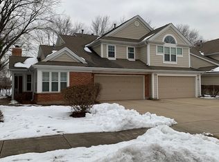 124 Woodstone Dr, Buffalo Grove, IL 60089