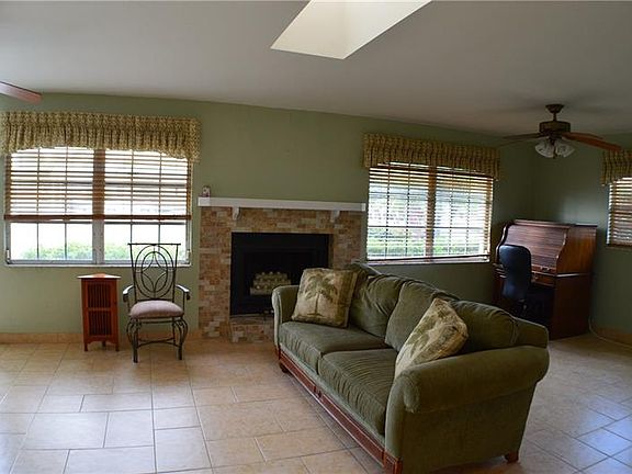 4th image of 312 Citrus Dr