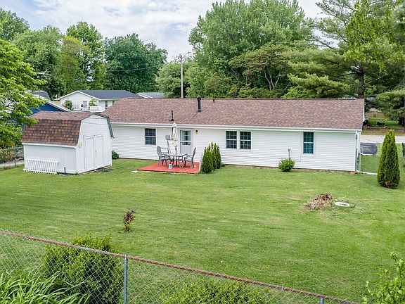 3rd image of 459 W Hickory Dr