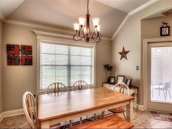5th image of 208 Pearwood Cir