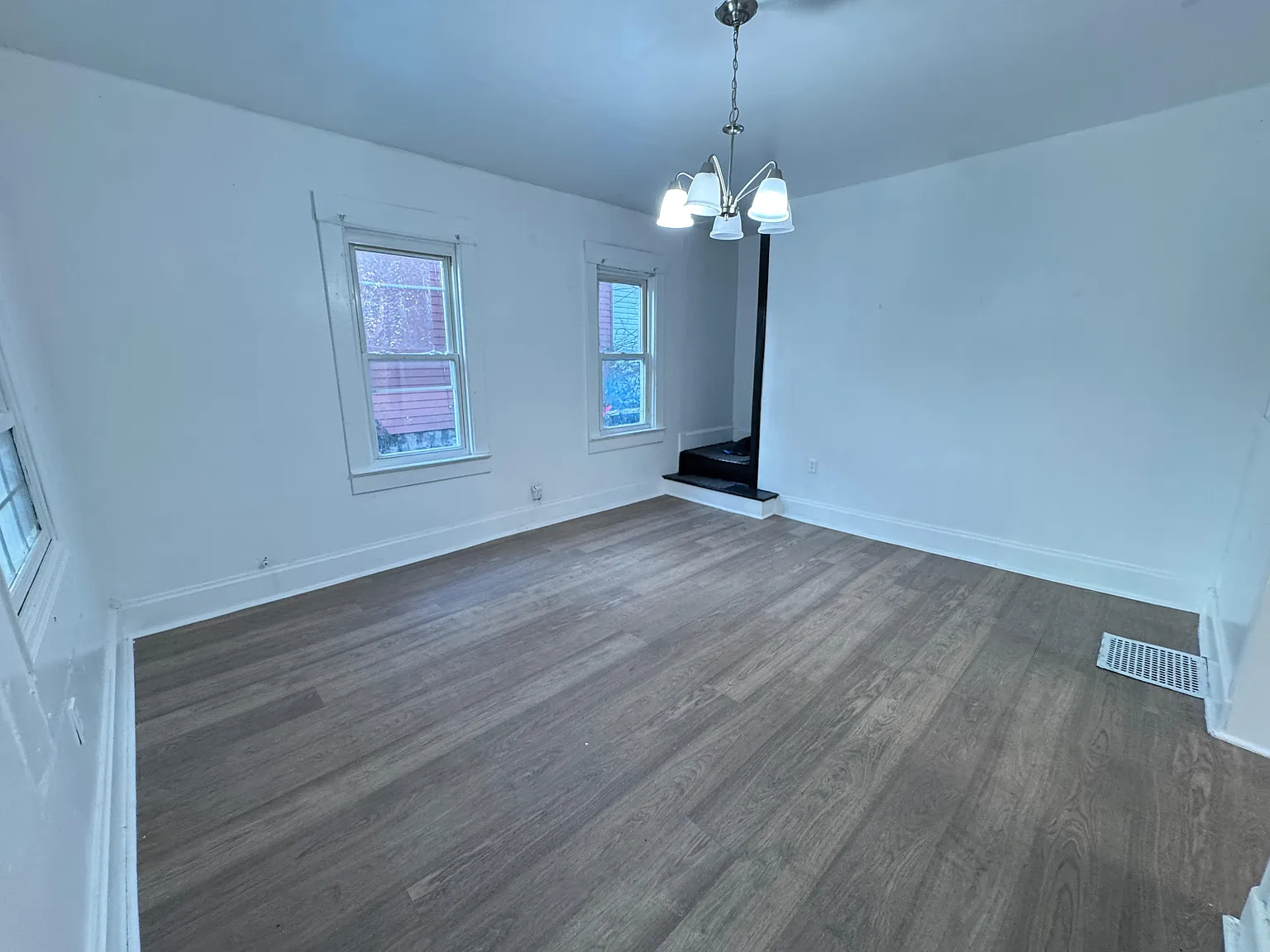 3 bed, 1058 sqft, $1,100 — Photo 4